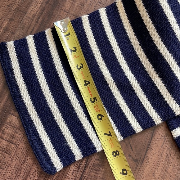 Navy and white striped scarf - Picture 4 of 4